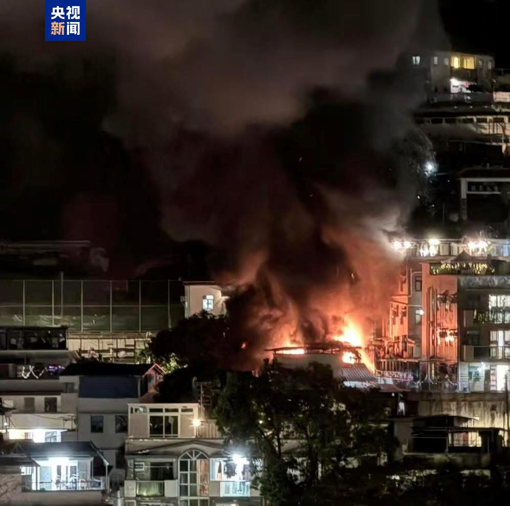 香港荃湾老围地区发生火灾 已疏散约100人